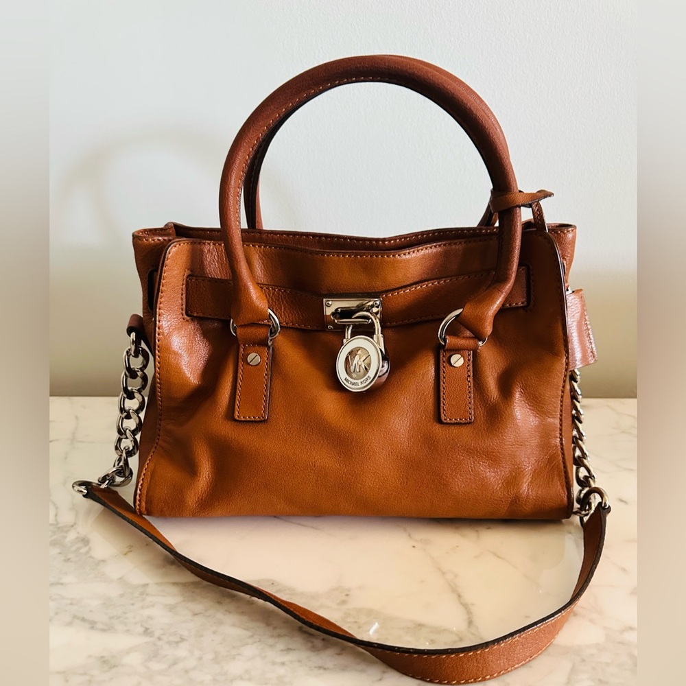 MICHAEL KORS BROWN LEATHER SHOULDER/SATCHEL BAG.